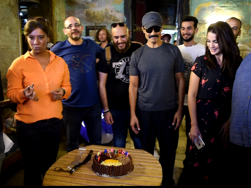 صُناع فيلم “يوم مصري” يحتفلون بعيد ميلاد النجم خالد النبوي