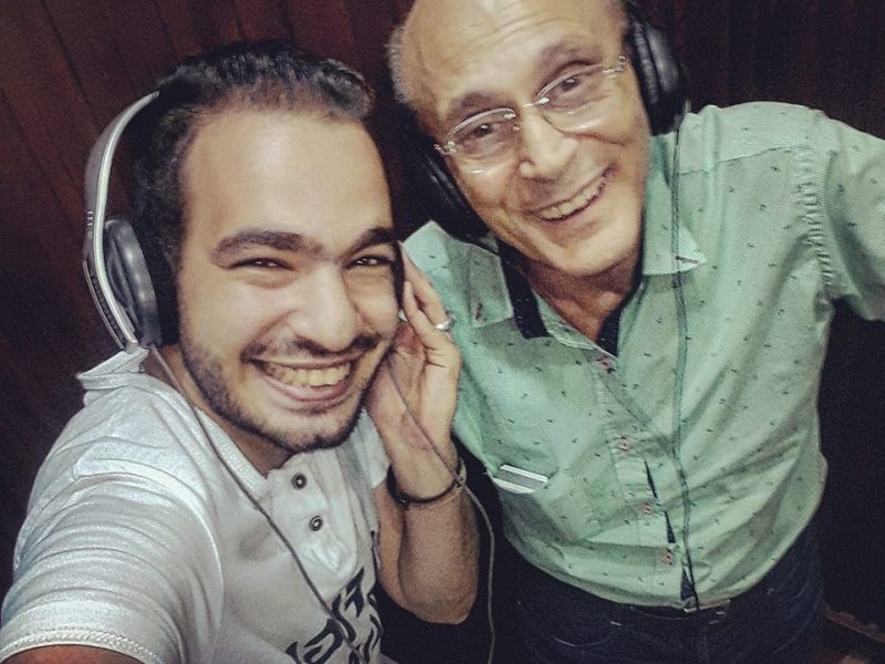 جوكر المسرح المصري محمد صبحي يواصل تسجيل أغاني مسرحية “خيبتنا”