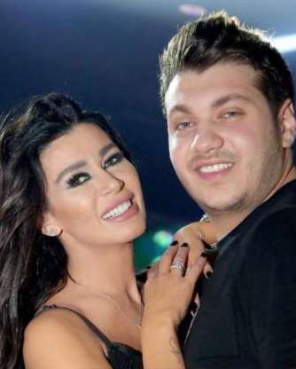 مارك يرد على اتهام والدته نادين الراسي بضربه لها