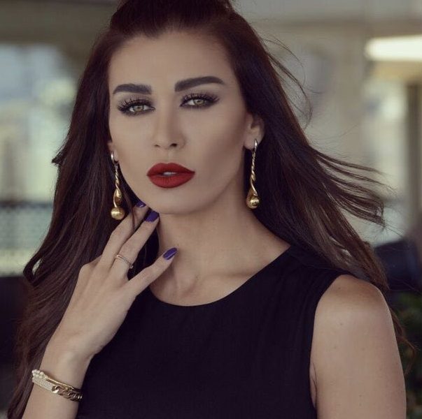 نادين الراسي تعتزل الفن عقب أزمتها مع ابنها مارك