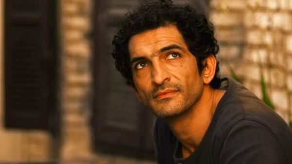 بعد شائعة التشكيك في جنسيته عمرو واكد يخرج عن صمتة