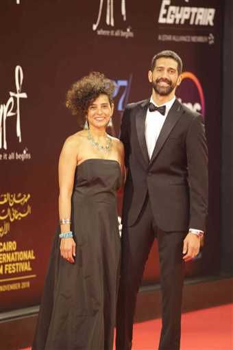 الظهور الأول للفنان أحمد مجدي مع زوجته في مهرجان القاهرة السينمائي الدولي