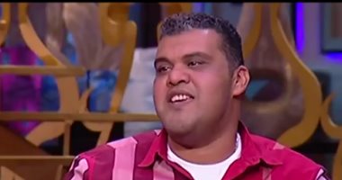 أحمد فتحي يجمع بين الرومانسية والكوميديا في فيلم “ساعة رضا”